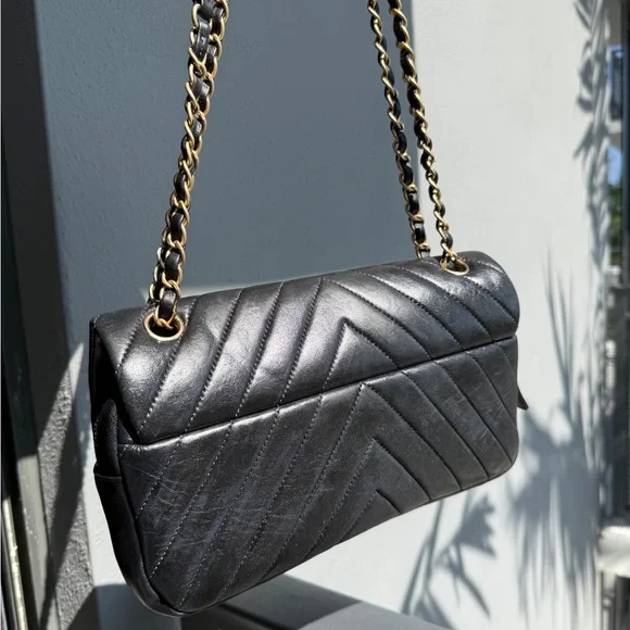 Chanel flap bag black and gold - Picture 10 of 12